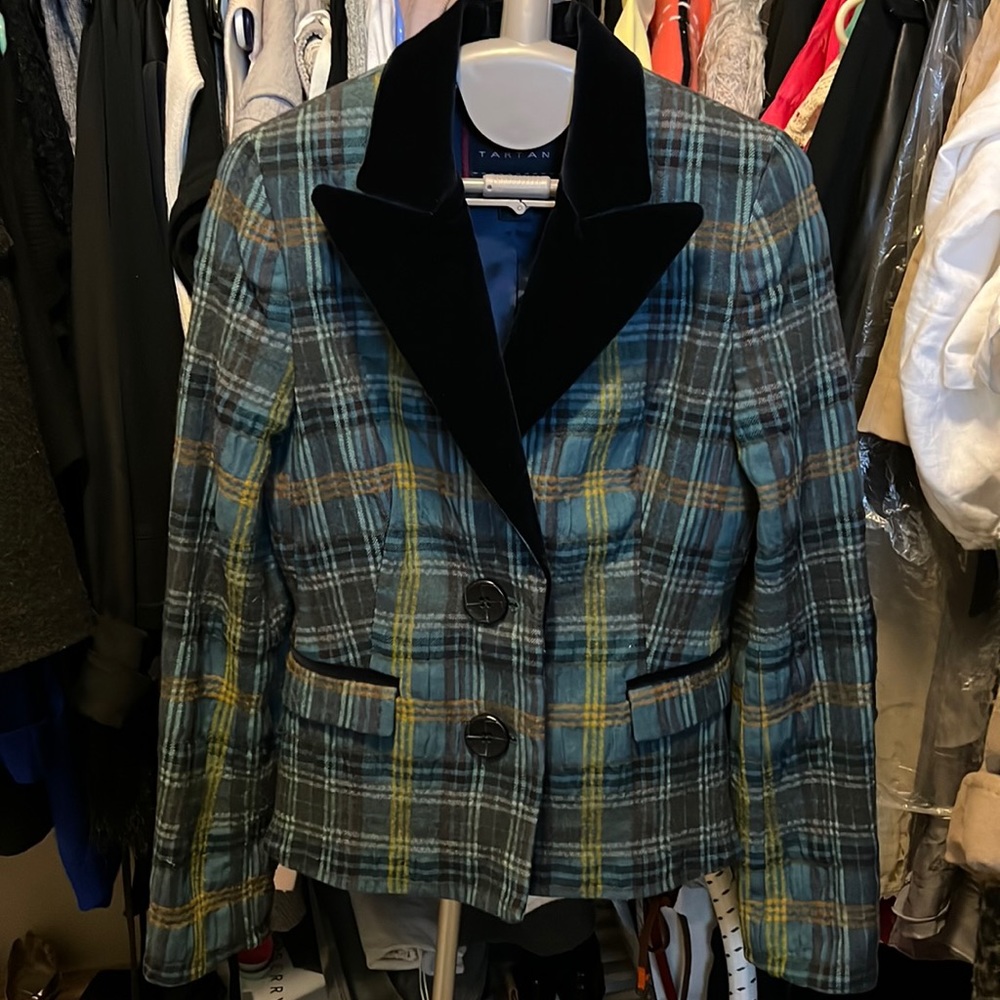 Pink Tartan blazer size 6 in excellent preowned condition